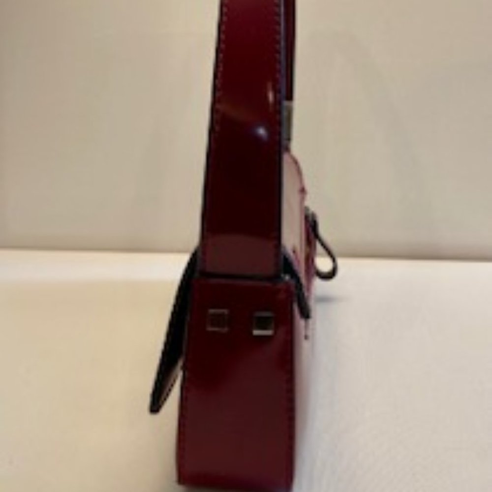 Guess: - Picture 9 of 11